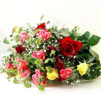 ３色のバラとかすみ草でとっても華やか花束　送料無料！1